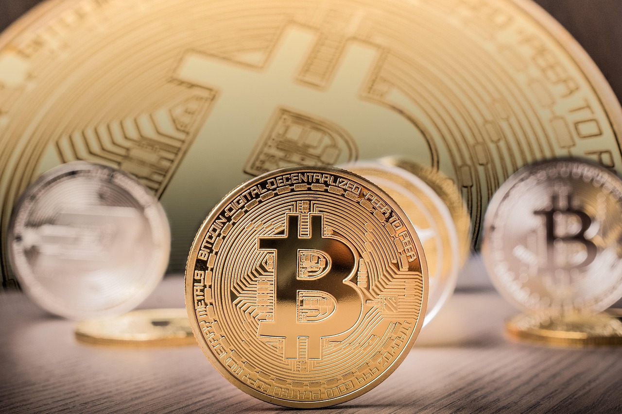 黄金再飙新高！数据：比特币通常在100~150天内跟进拉涨